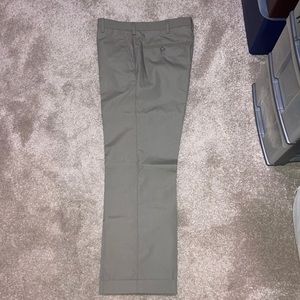 Berle Poplin trousers. Size 34. Inseam 28.